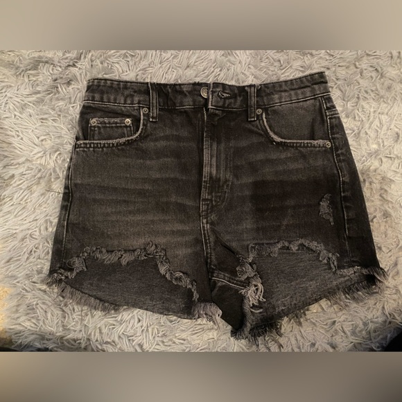 Black Zara shorts - Picture 2 of 3